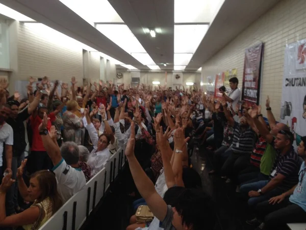 Fisioterapeutas, nutrólogos e nutricionistas voltam ao serviço. Enquanto a greve da educação ferve, a da saúde esfria