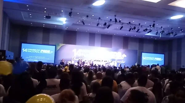 Rollemberg é vaiado em convenção do PSDB. Veja vídeos