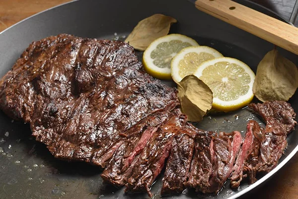 Fácil e saborosa: prepare uma carne assada na brasa