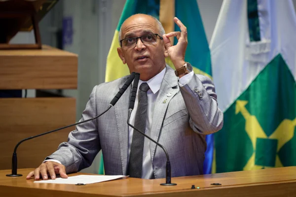 “Quem causou problema do BRB precisa pagar”, diz líder do GDF na CLDF