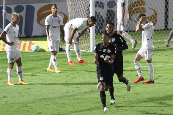 Bragantino vence o Atlético-MG