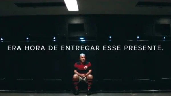 Flamengo faz homenagem emocionante para Zico em campanha do Dia dos Pais