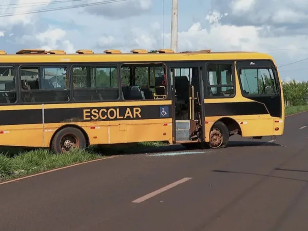 Escolar: motorista morre, adolescente assume volante e evita acidente