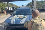 PRF encontra grande quantidade de dinheiro escondido em compartimento oculto de carro popular no interior de SP