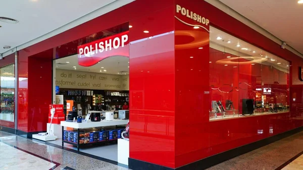 Imagem colorida de loja da rede Polishop em shopping center - Metrópoles