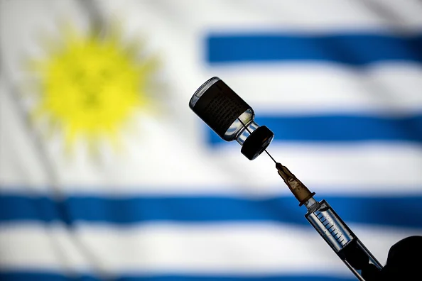 Com vacinação avançada, Uruguai vê diminuição no número de casos