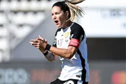 Gabi Zanotti marcou três gols 