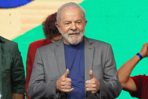 “Estão tentando fazer das eleições uma guerra”, diz Lula em Brasília