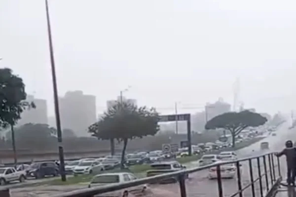 Chuva causa alagamento em diversos pontos de Taguatinga