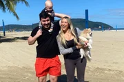 SiLL Esteves, o marido, o filho e o cachorro são clicados na praia
