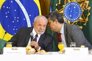 O presidente Lula e o ministro Márcio Macêdo