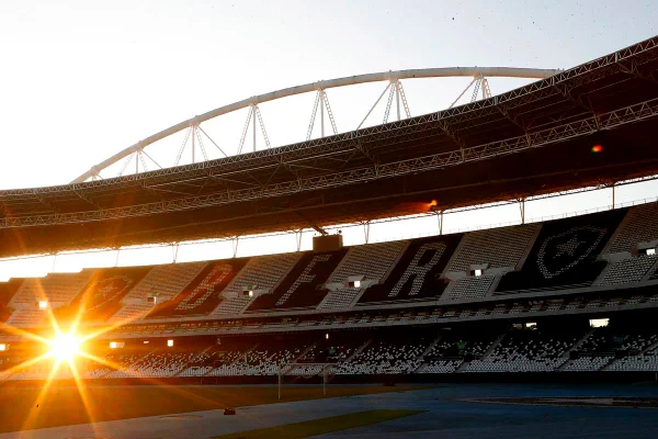 Estádio Nilton Santos pela manhã
