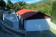 As intervenções incluíram contenção de encosta, drenagem, reconstrução de edificações e melhorias nas redes elétrica e hidrossanitária