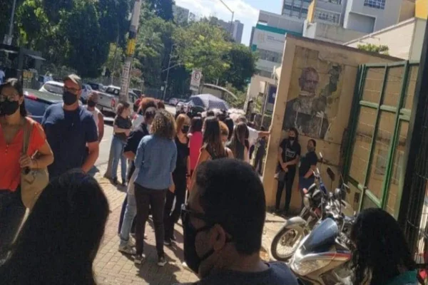 fila para vacinação