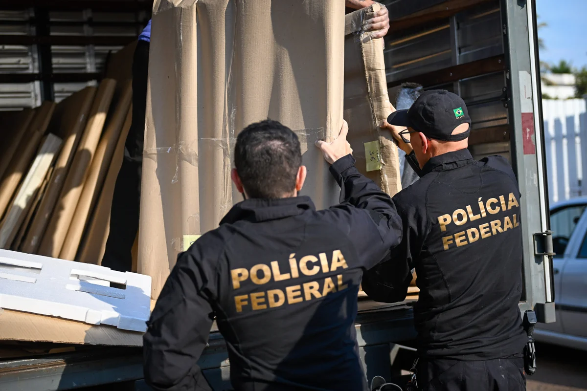 PF STF Operacao Sem Desconto apreenssao quadros no escritorio de advocacia Antonio Carlos Camilo Antunes Careca do INSS Metropoles 11 scaled