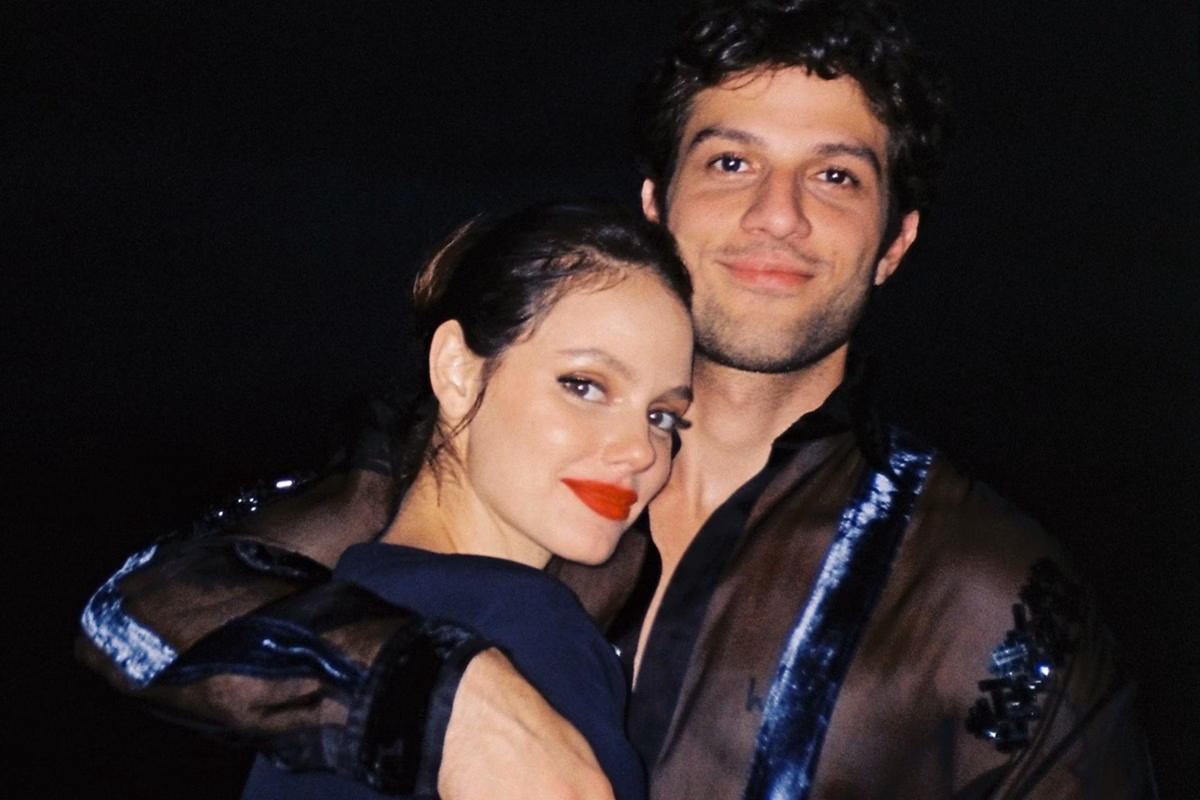Chay Suede e Laura Neiva posam juntos para as redes sociais - Metrópoles