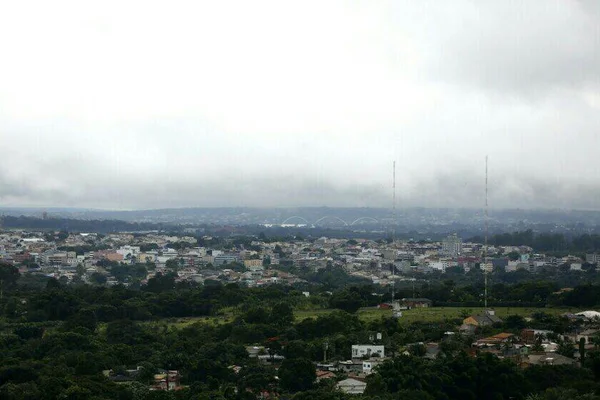 Domingo de carnaval terá muita chuva e céu encoberto