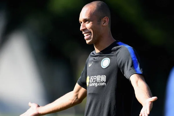 Inter de Milão anuncia transferência do zagueiro Miranda para a China