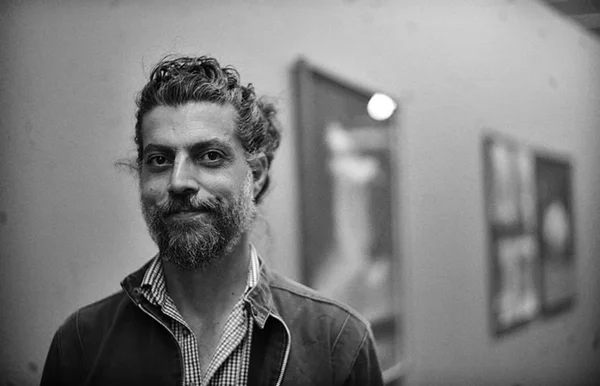 Quem é André Santangelo, artista da mostra Constelações Contemporâneas