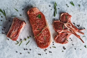 As carnes também não devem ser organizadas na porta do refrigerador 