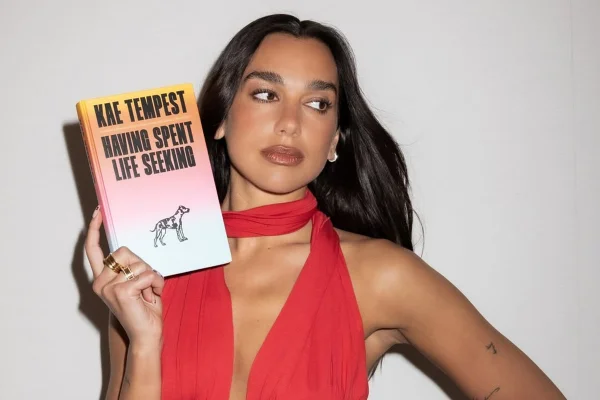 A cantora Dua Lipa