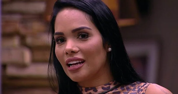 Ex-BBB Mayara Motti presta queixa contra perfil falso na internet