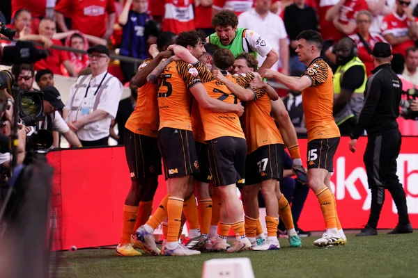 Hull City bate Middlesbrough e retorna à Premier League