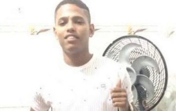 Jovem é morto a tiros durante transmissão de futebol em Manaus
