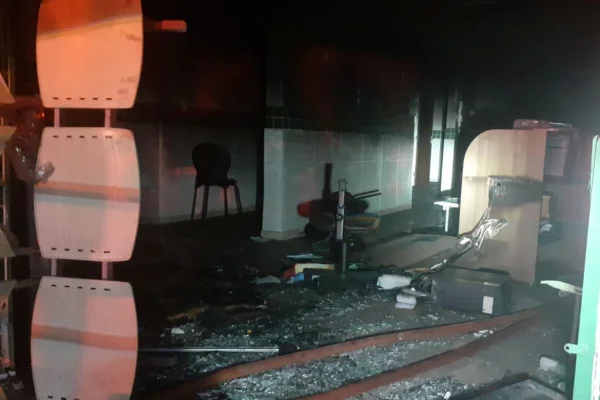 Bombeiros combatem princípio de incêndio em clínica de Taguatinga