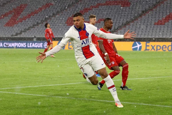 Mbappé brilha e PSG bate o Bayern