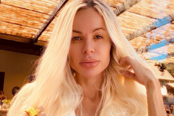 Apresentadora Fhabi Hanna expõe humilhação e pressão nos bastidores