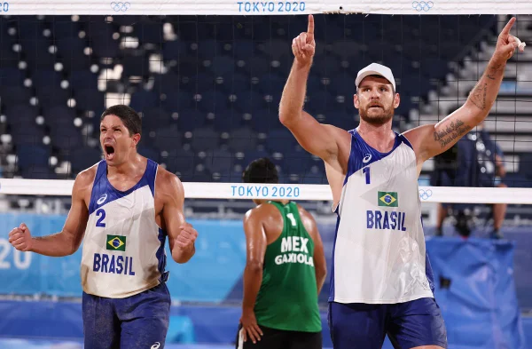 Alison e Álvaro vencem mexicanos e vão às quartas no vôlei de praia
