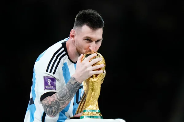 PSG irá oferecer a Messi status de “rei mundial” por renovação