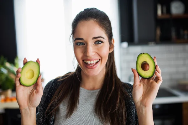 Dieta melhor: entenda por que você deveria comer abacate todo dia