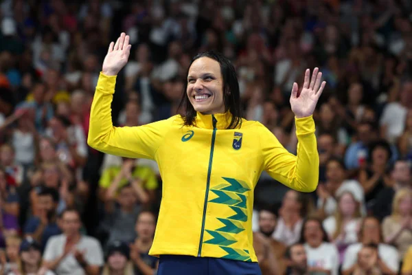 Imagem colorida de brasileira Carol Santiago na recpção da medalh de ouro das paralimpíadas - Metrópoles