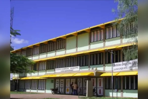 Pitangui: jovem cai da janela de escola em MG