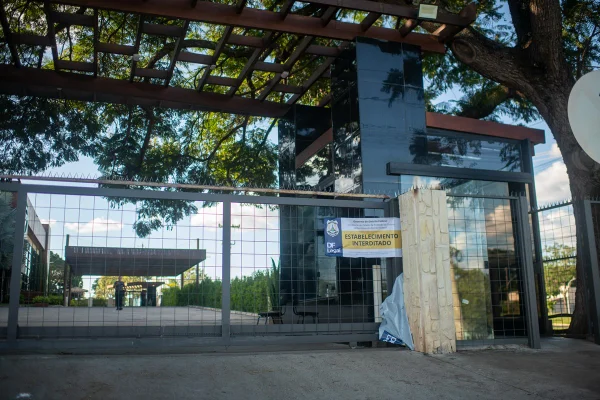 DF Legal interdita unidades do Colégio Pódion. Entenda o motivo