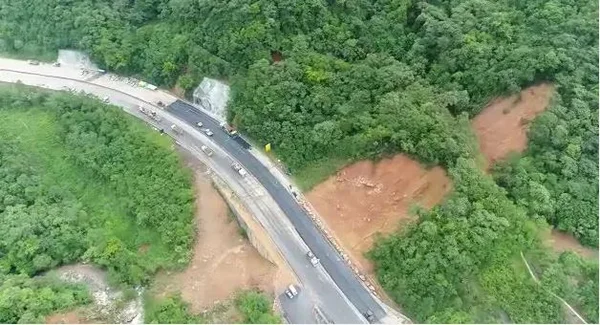 Nove dias após deslizamento com duas mortes, PRF libera a BR-376