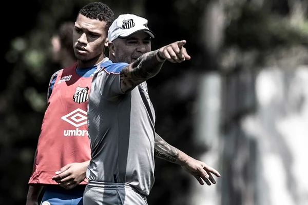 Domingo de Brasileirão tem jogo da ressaca e duelo dos empolgados