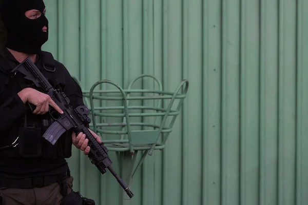 policial armado