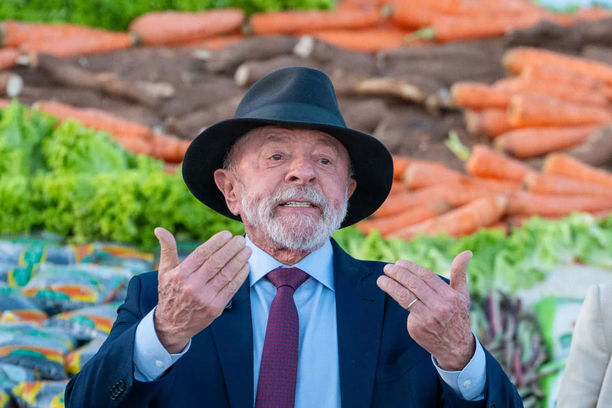 Lula visita feira com produtos da agricultura familiar Lula visita feira com produtos da agricultura familiar