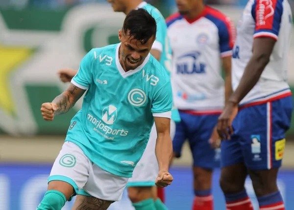 Goiás vence, ultrapassa Bahia e ainda luta pela Libertadores