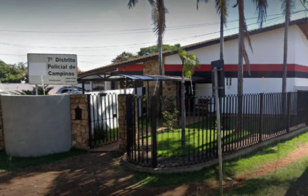 Imagem de entrada de delegacia em Campinas - Metrópoles