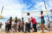 Candidatos chegam ao CEUB, na Asa Norte, para o primeiro dia de provas do Enem Exame Nacional do Ensino Médio, realizado neste domingo