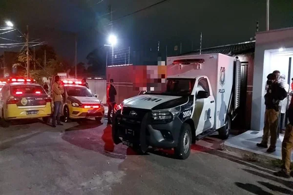 PR: pais e filho são mortos a tiros dentro de casa; outro filho foge