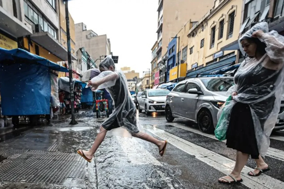 Clima: frente fria mantém chuvas intensas no Sul; Nordeste tem ar seco
