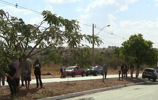 GO: motociclista atropela e mata idosa que foi arrastada por 28 metros