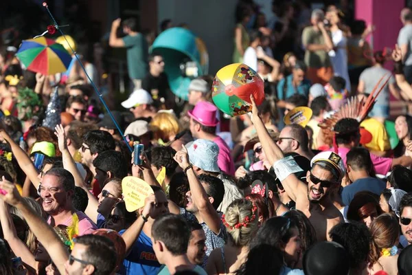 Carnaval deve movimentar R$ 350 milhões a menos que no ano passado