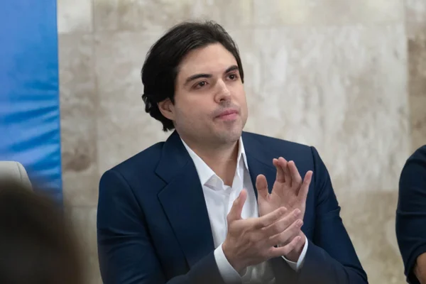 Ibaneis empossa André Kubitschek como secretário da Juventude do DF