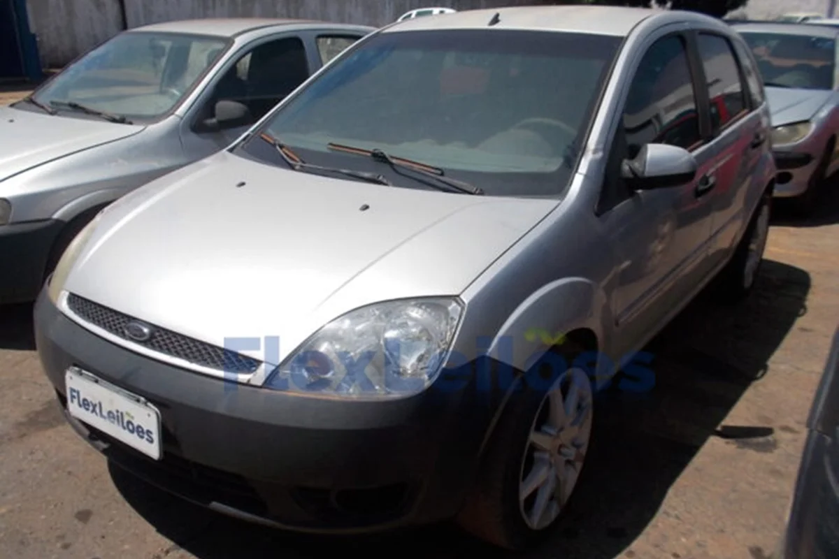 Ford Fiesta 1.6 2004 R$ 1,5 mil Ford Fiesta 1.6 2004 R$ 1,5 mil